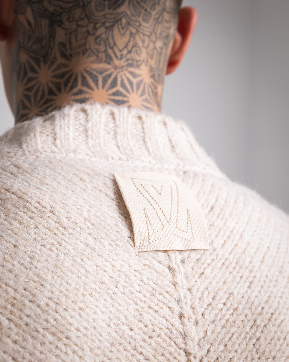 【新品未使用】SHISHIKUI（シシクイ）KNIT CAMI / BEIGE YASHIKI - 【ラスト1点】【22AW】Shizuku Curl High Neck Knit
